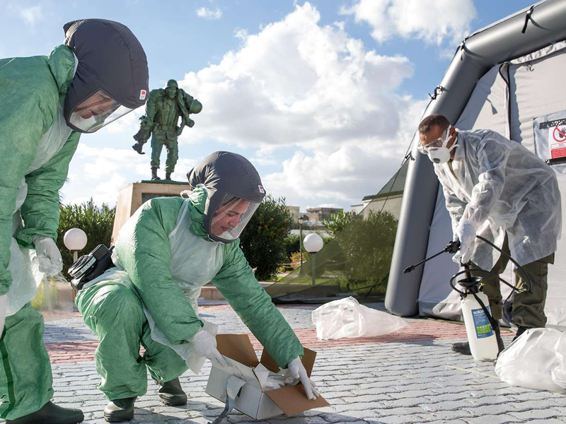 Laborausstattung für Mikrobiologie - Aufbau des Biolabors in Tunesien. Foto: GIZ – Gesellschaft für internationale Zusammenarbeit/Ridvan Yumlu