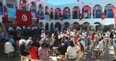 Feierlichkeiten im Innenhof der La Ghriba Synagoge - Foto: Karlheinz Blaull