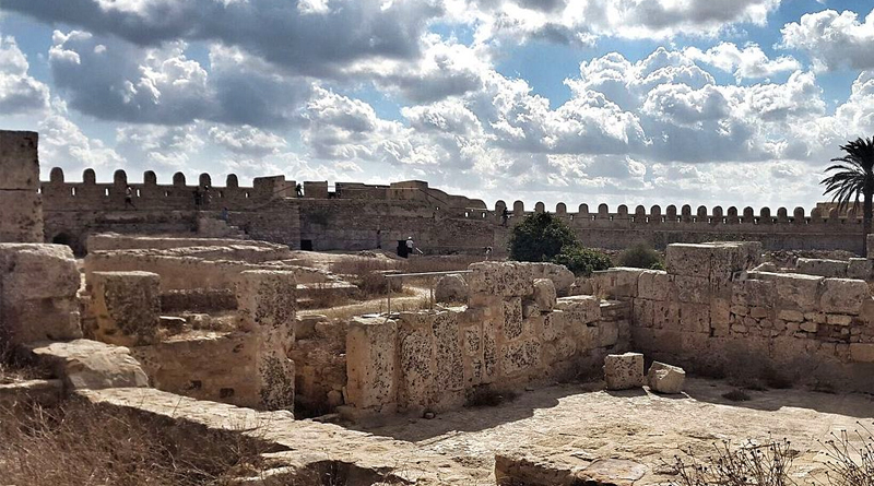 Fort Kelibia Innenraum - Bild: Par Afek91 — Travail personnel, CC BY-SA 4.0, https://commons.wikimedia.org/w/index.php?curid=62954668