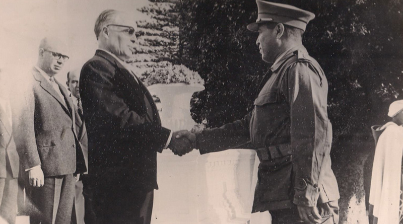 Kommandant Hassine Remiza mit Präsident Habib Bourguiba