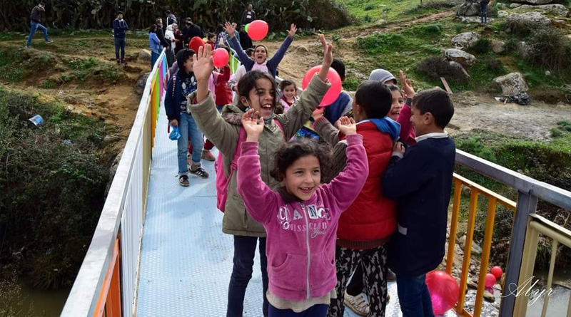Jendouba: Karim Arfa zaubert mit einer Brücke Kindern ein Lächeln ins Gesicht