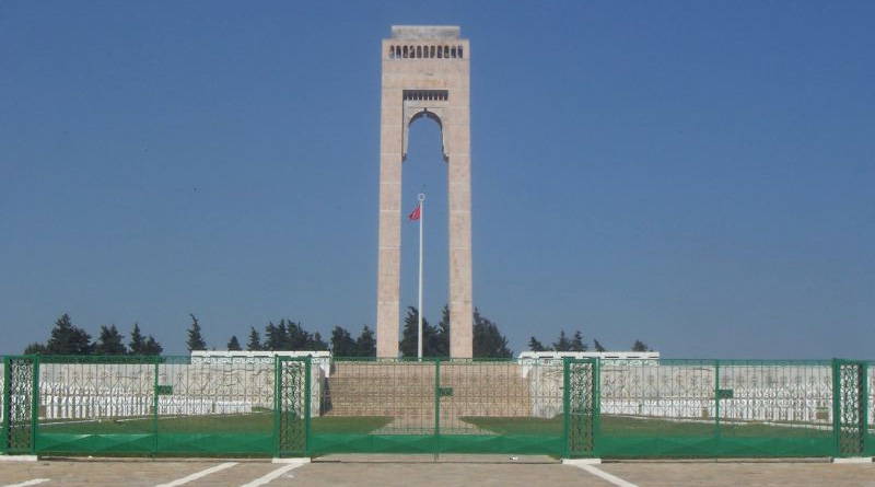 Denkmal für die Märtyrer von Bizerte - Bild: khaled abdelmoumen - originally posted to Flickr as monument des martyrs, CC BY 2.0, https://commons.wikimedia.org/w/index.php?curid=7150412
